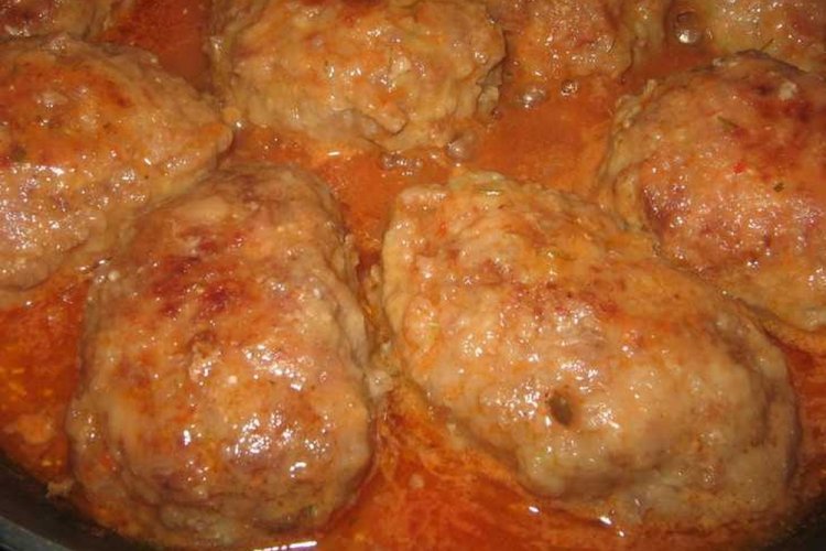Gravy with Tomatoes for Cutlets