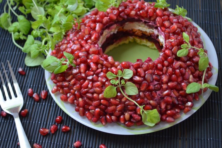 Layered “Pomegranate Bracelet” Salad with Beef