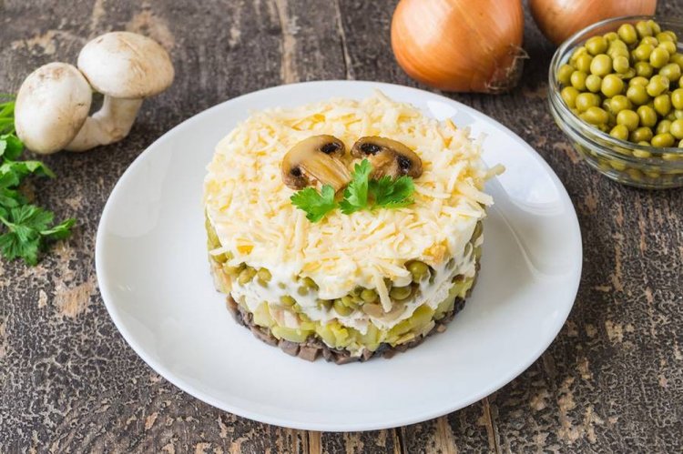 Layered Beef and Green Pea Salad