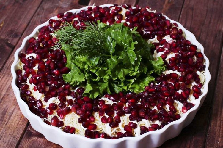 Layered Beef and Pomegranate Salad