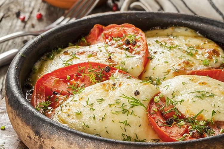Fried Suluguni with Tomatoes