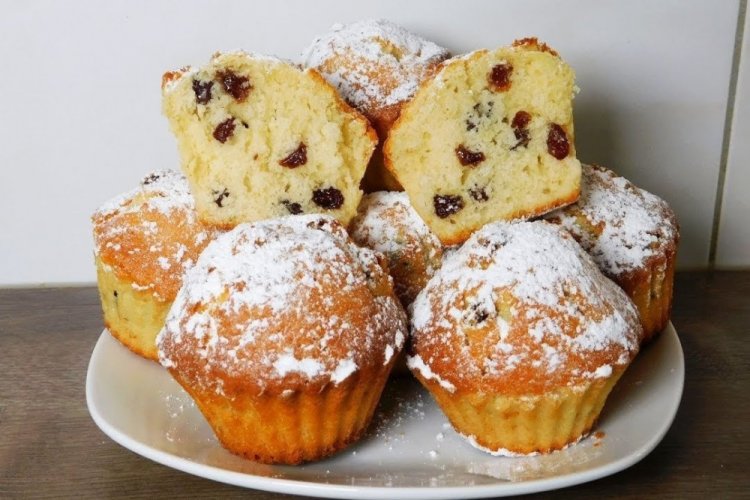 Raisin Muffins with Sour Milk
