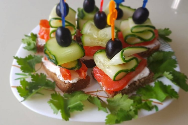 Canapés with Red Fish, Feta, and Olives
