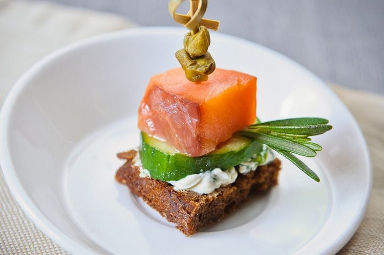 Canapés with Red Fish and Pickled Ginger