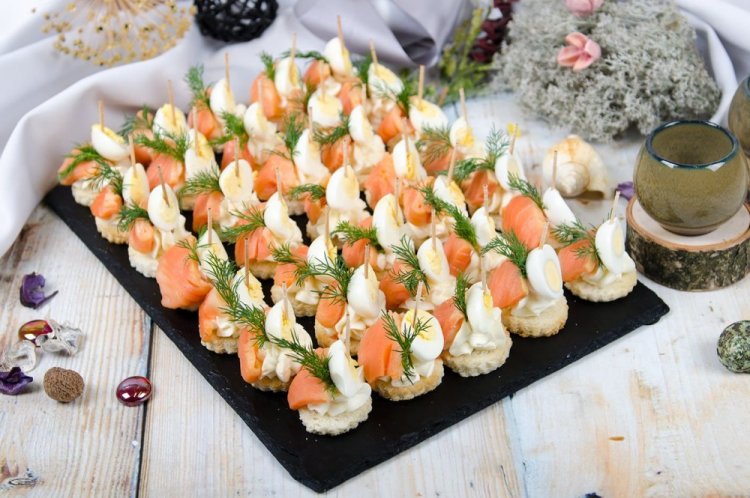 Canapés with Red Fish and Quail Eggs