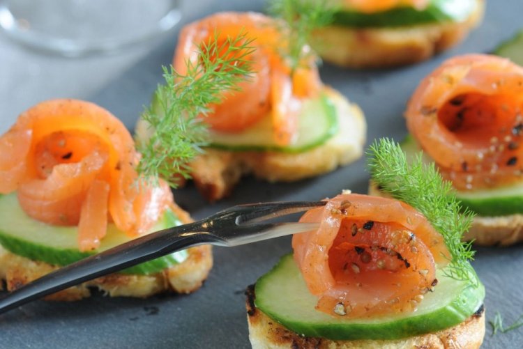 Canapés with Red Fish and Corn