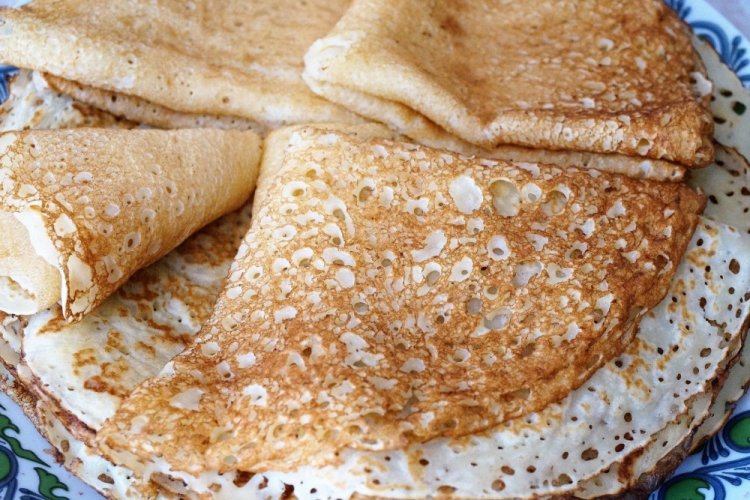 Crepes escaldados con leche agria