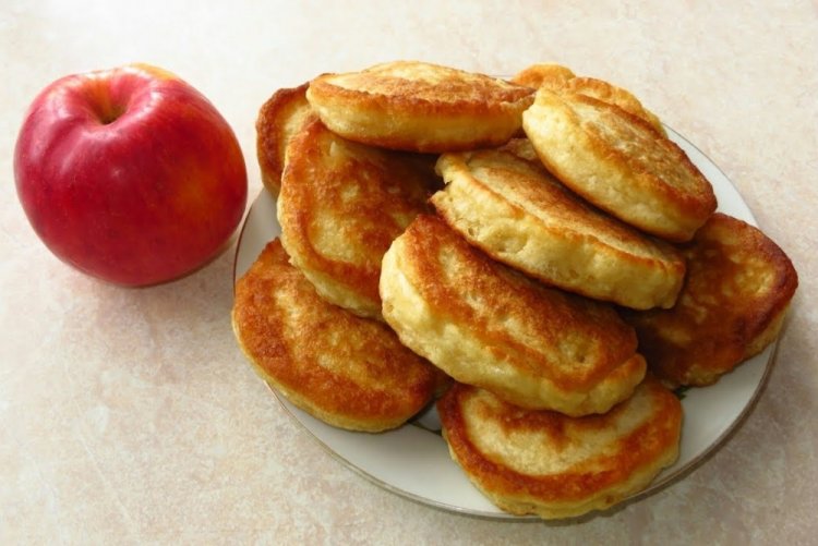 Pancakes with Sour Milk and Apples