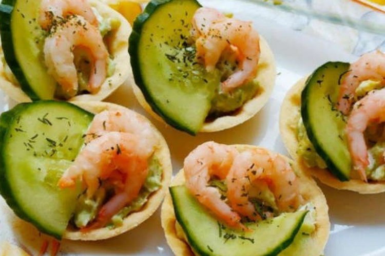 Tartaletas con aguacate y camarones