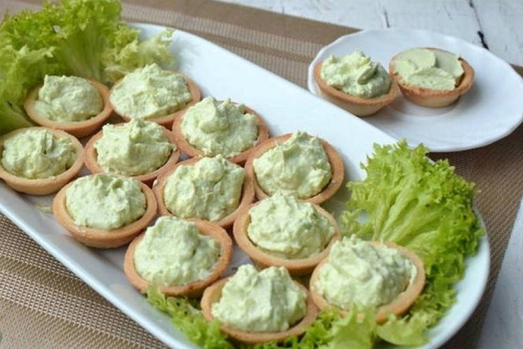 Tartaletas con aguacate y huevo