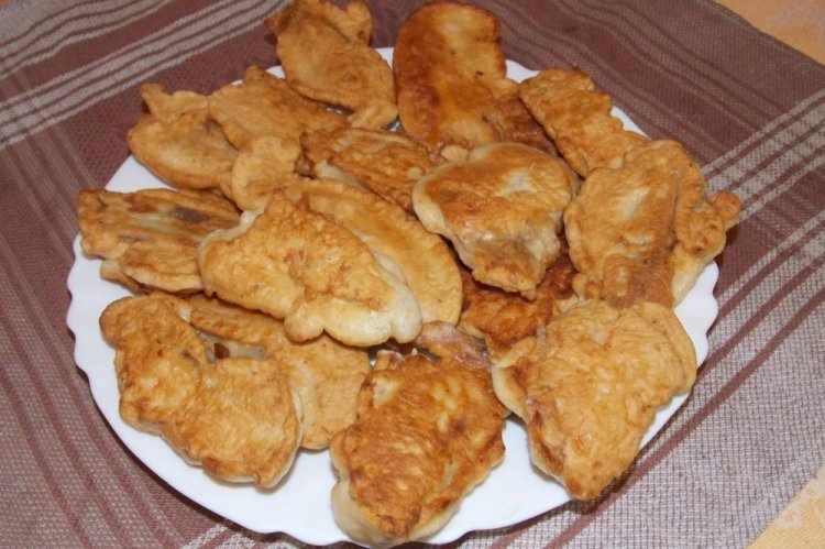 Pink Salmon in Batter with Mayonnaise and Onion