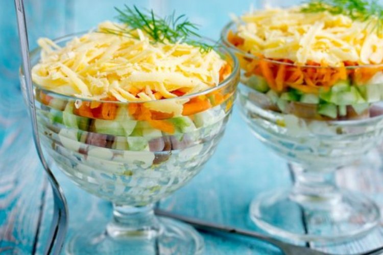 Layered Salad with Chicken, Cucumbers, and Korean Carrots