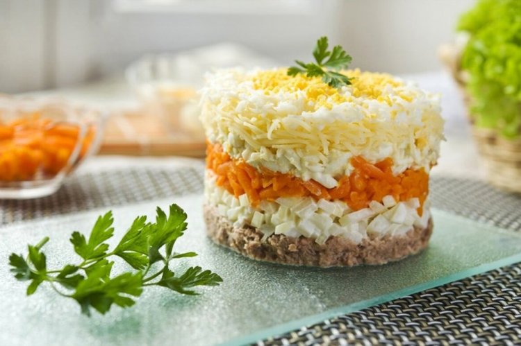 Layered Salad with Korean Carrots and Canned Tuna