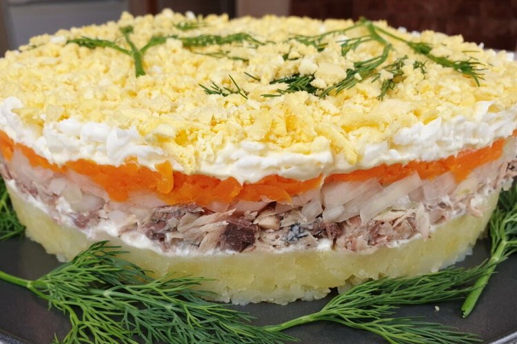 Layered Salad with Canned Fish and Korean Carrots
