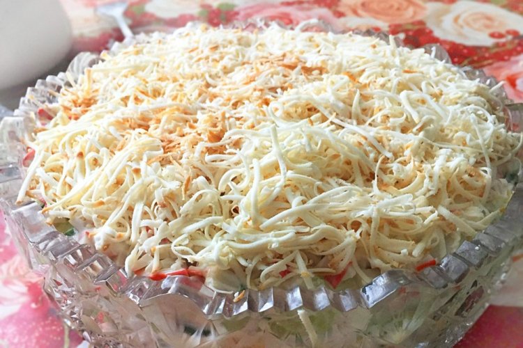 Layered Salad with Korean Carrots and Processed Cheese