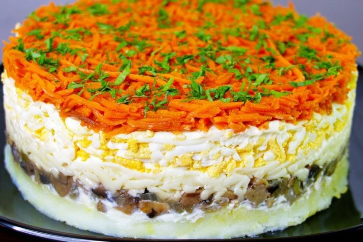 Layered Salad with Potatoes and Korean Carrots