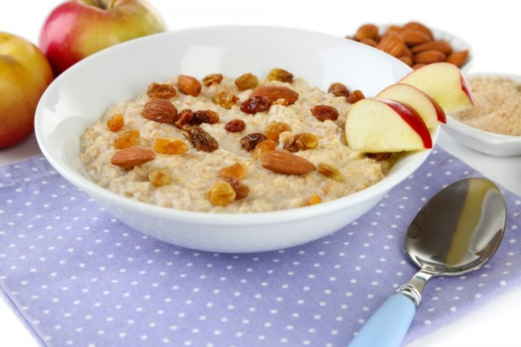 Hercules Porridge with Nuts and Dried Fruits