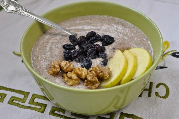 Flaxseed Porridge with Apple for Breakfast