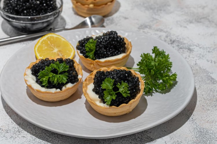 Tartaletas con ricotta y caviar negro