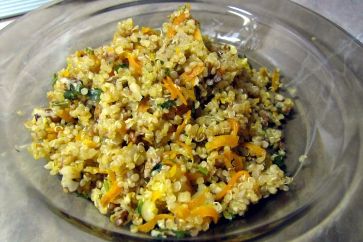 Quinoa con champiñones, cebolla y zanahoria