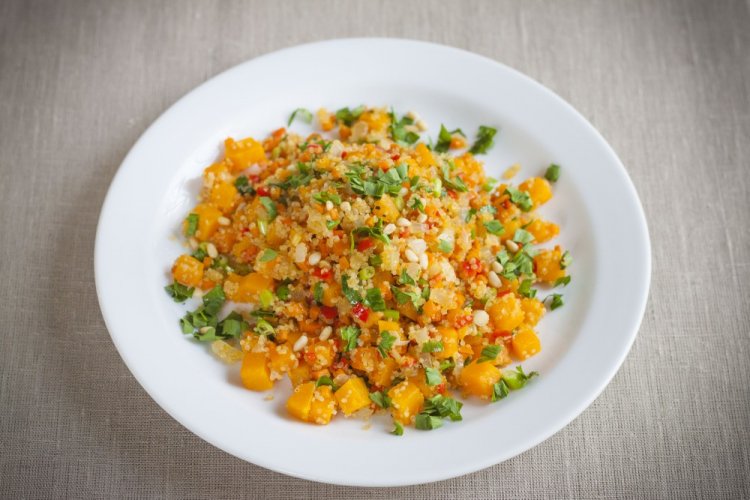 Guarnición de quinoa con calabaza