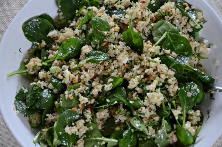 Quinoa con espinacas y huevos