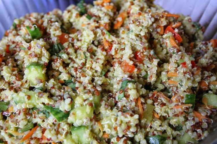 Quinoa con verduras y queso al horno