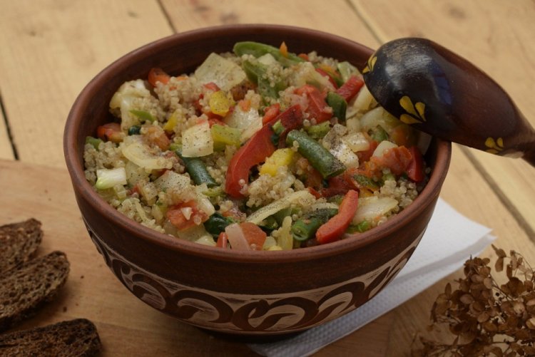Quinoa con verduras en cazuelitas