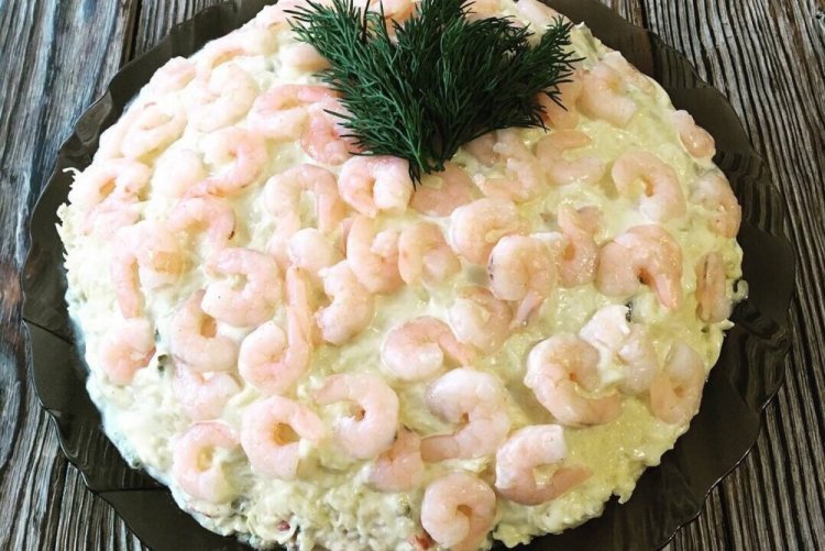 Layered Shrimp, Salmon, and Apple Salad
