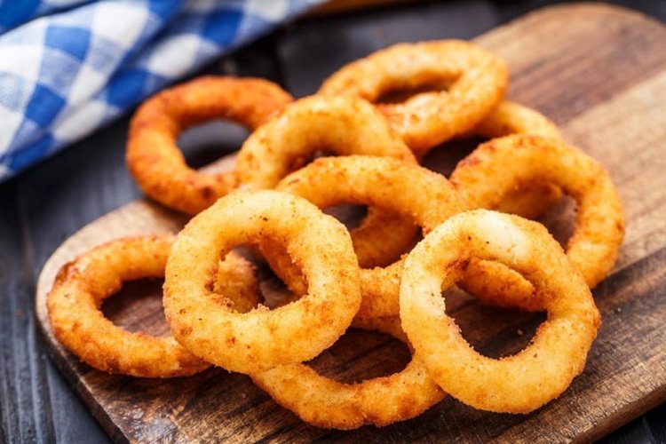 Deep-Fried Onion Rings in Batter