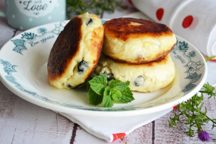 Ricotta Syrniki with Raisins