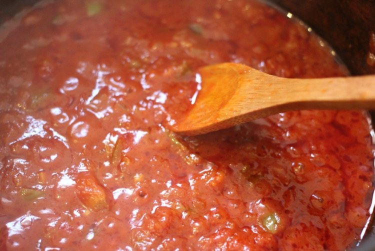 Meatless Tomato Gravy for Mashed Potatoes