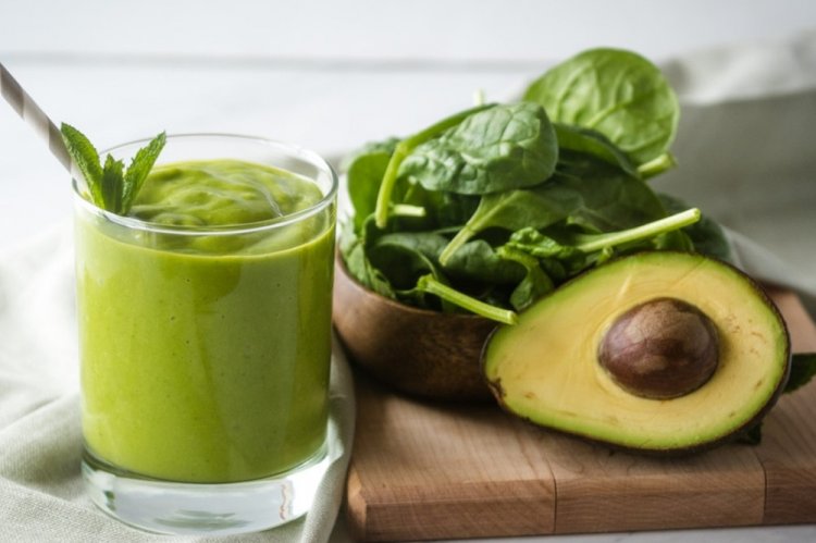 Protein Smoothie with Spinach and Avocado