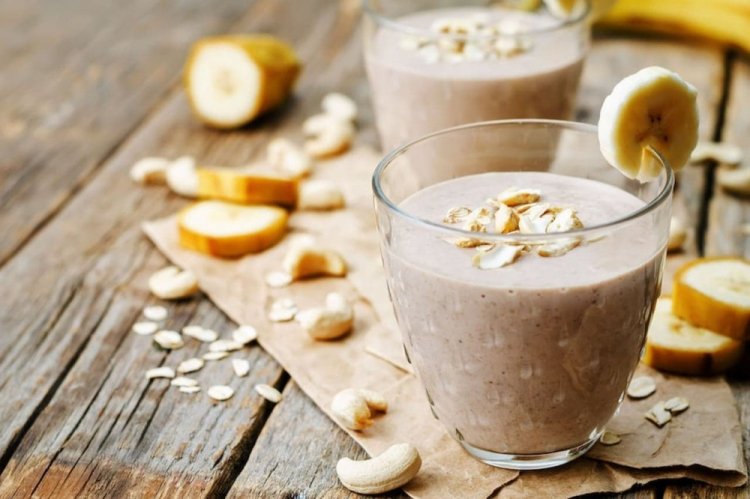 Banana Smoothie with Nuts and Protein