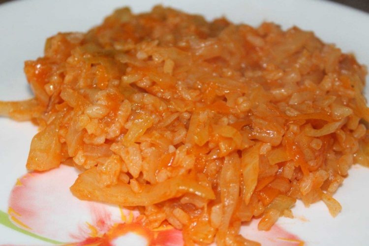 Rice with Cabbage in a Skillet