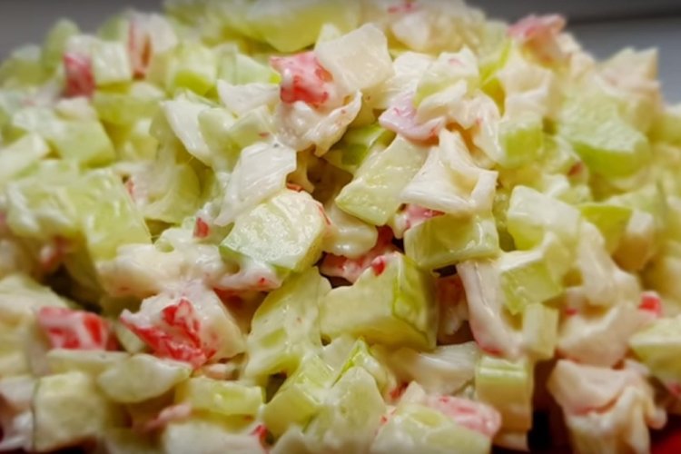 Ensalada de cangrejo con apio y manzana
