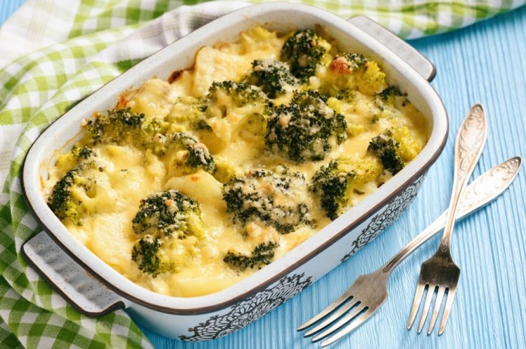 Broccoli with Cream Sauce in the Oven