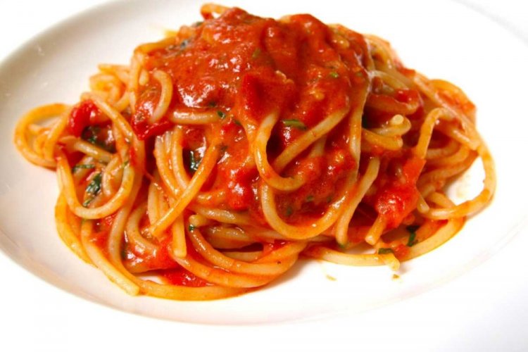 Salsa de tomate y pimiento para pasta
