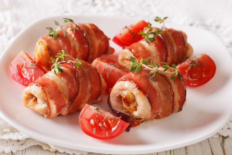 Chicken Rolls with Sun-Dried Tomatoes in Bacon