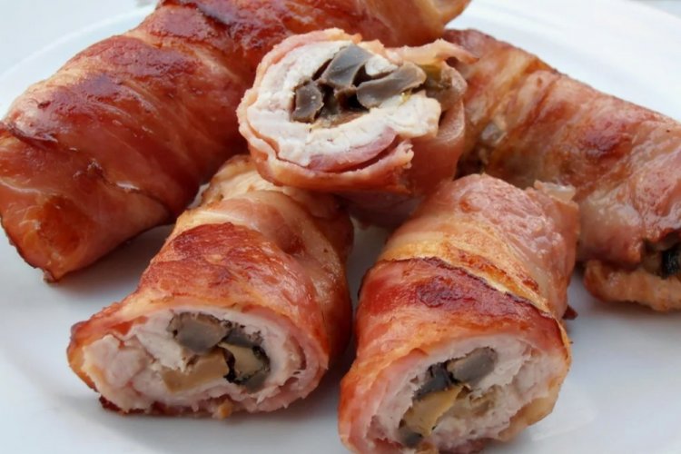 Chicken Rolls with Mushrooms in Bacon