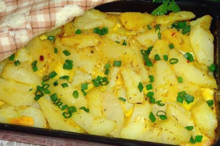 Patatas con huevo al horno