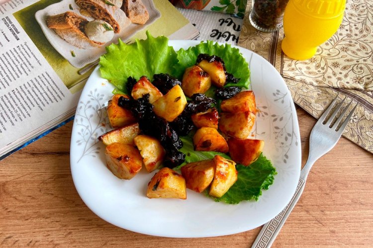 Patatas caramelizadas con ciruelas pasas