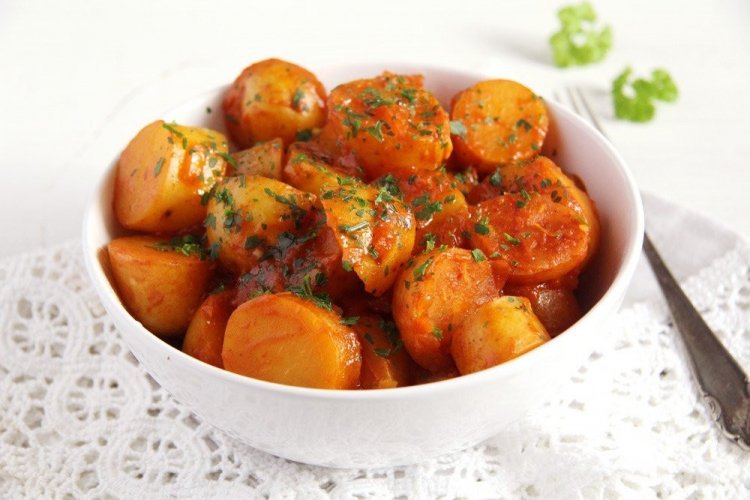 Patatas estofadas en tomate