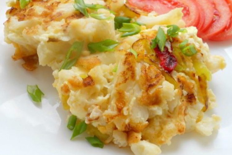Coliflor con pimiento morrón en salsa de huevo