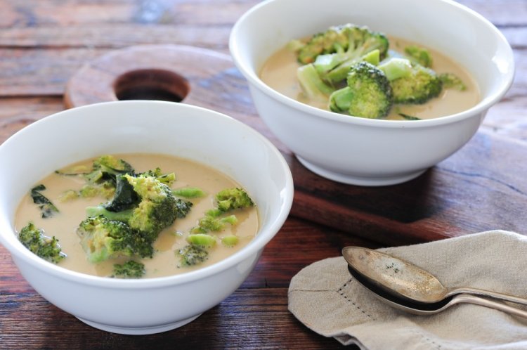 Cheesy Broccoli Soup