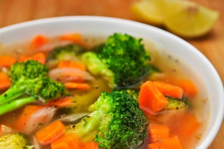 Vegetable Soup with Broccoli and Tomatoes