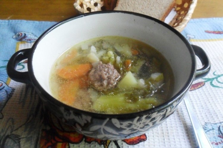 Broccoli Soup with Meatballs