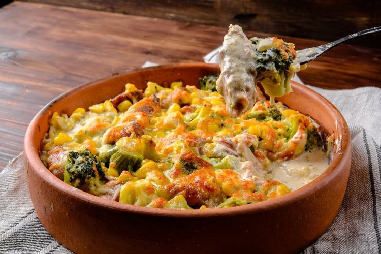 Chicken and Broccoli in Sour Cream in the Oven