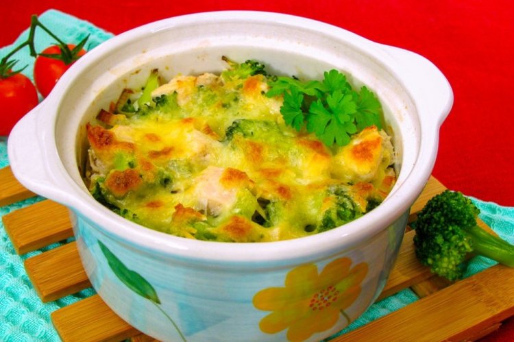 Chicken with Broccoli and Vegetables in Pots