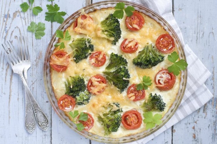 Chicken with Broccoli and Cherry Tomatoes in the Oven